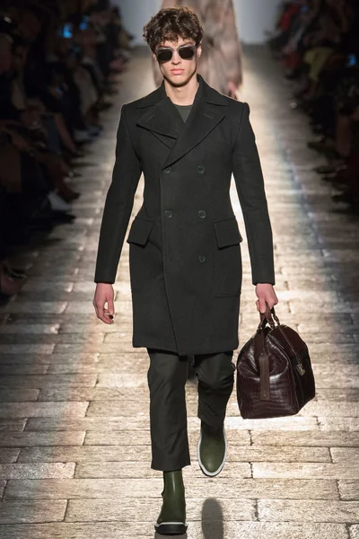 Look 38